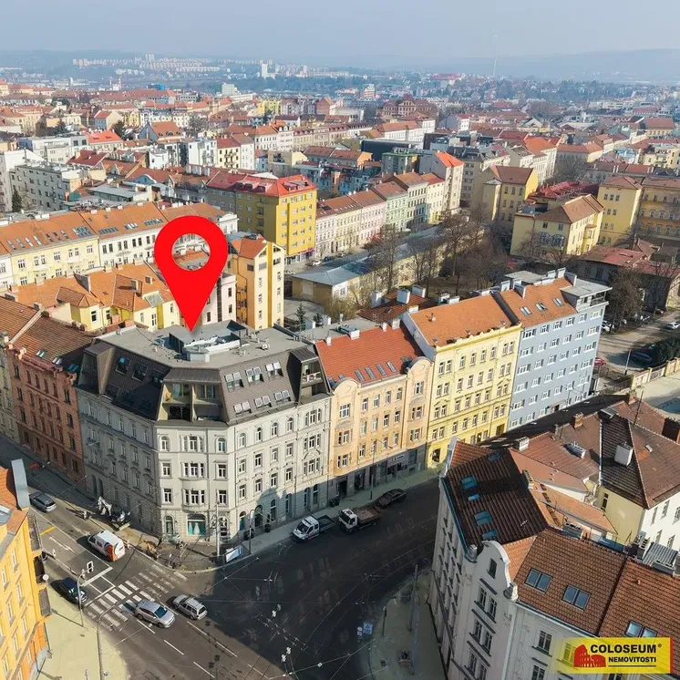 Dům a okolí; výhled