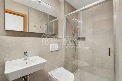 Koupelna; dlažba, po rekonstrukci, přirozené světlo, moderní styl