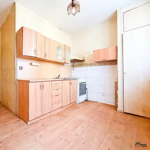 Kitchen; kitchen appliances, tile floor, wood floor