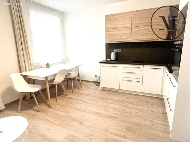Cuisine; style moderne, électroménager, parquet, lumière naturelle
