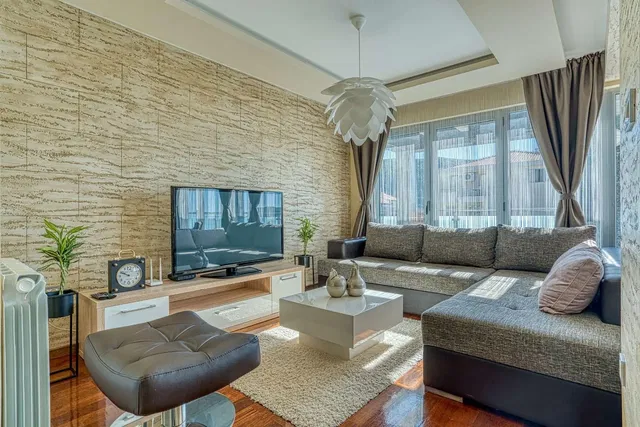 Дневна соба; природно светло, модерни стил