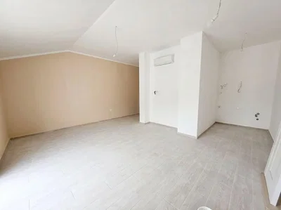 Дневна соба; плочице, природно светло