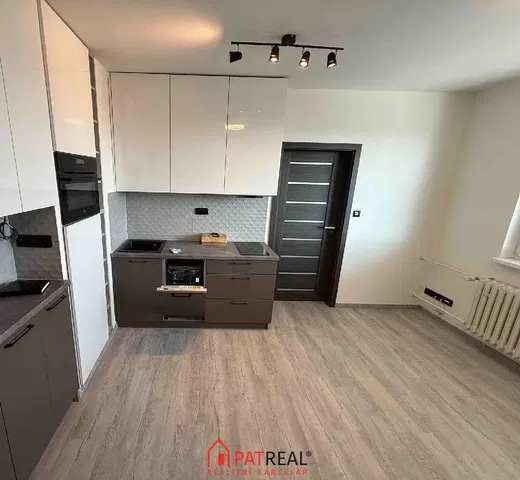 Küche; küchengeräte, tageslicht, moderner stil