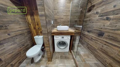 Toilette; pavimento in piastrelle, ristrutturato