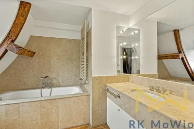 Banyo; fayans zemin, tadilatlı, doğal ışık