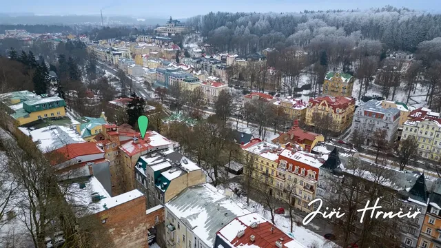 Dům a okolí; výhled