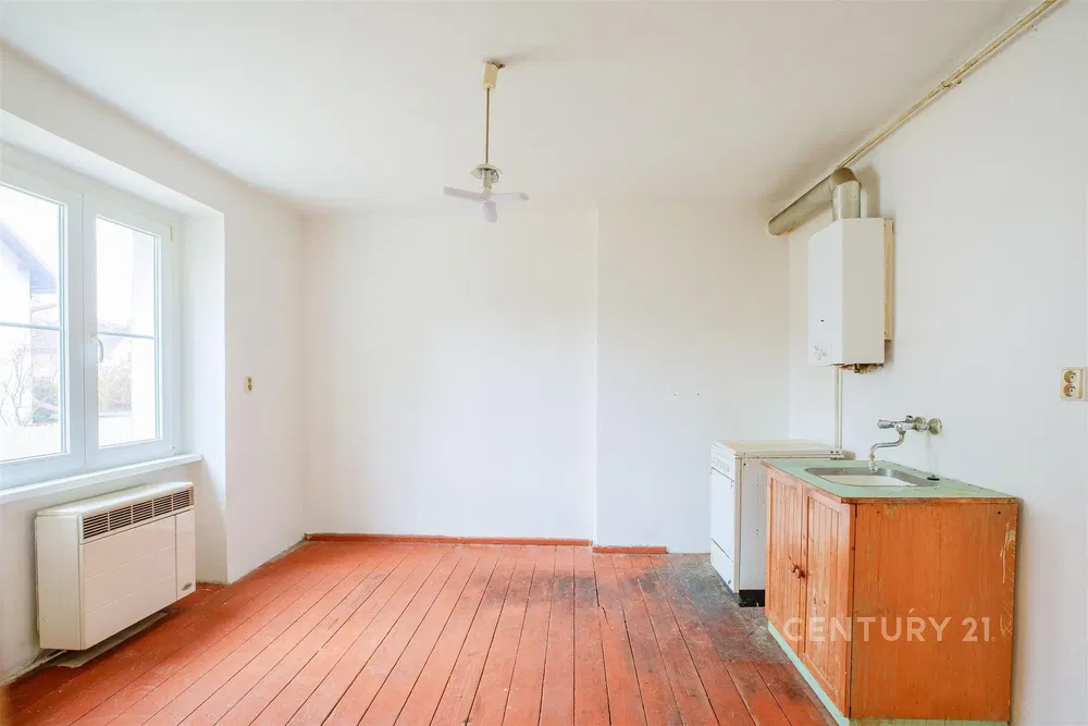 Mutfak; tadilat gerekiyor, ahşap zemin, manzara