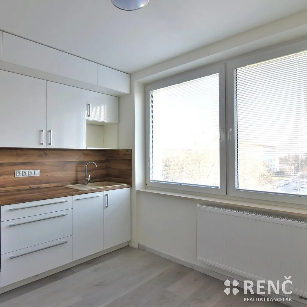 Mutfak; mutfak aletleri, doğal ışık, modern stil