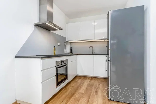 Küche; küchengeräte, holzboden, renoviert, tageslicht, moderner stil