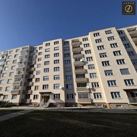 Къща и околности