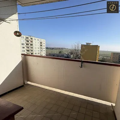 Balkon; dlažba, výhled