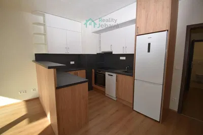 Küche; küchengeräte, renoviert, holzboden, tageslicht