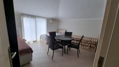 Wohnzimmer; fliesenboden, tageslicht