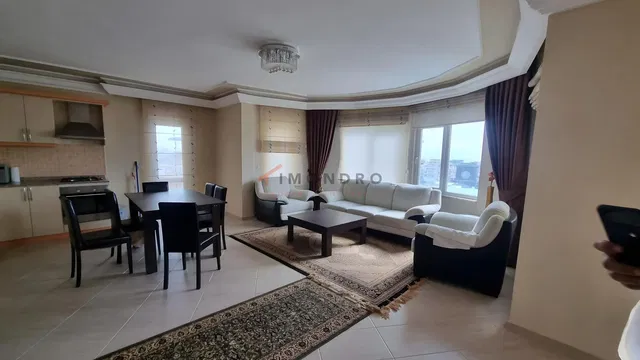 Wohnzimmer; fliesenboden, tageslicht