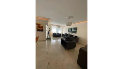 Wohnzimmer; fliesenboden, tageslicht, moderner stil