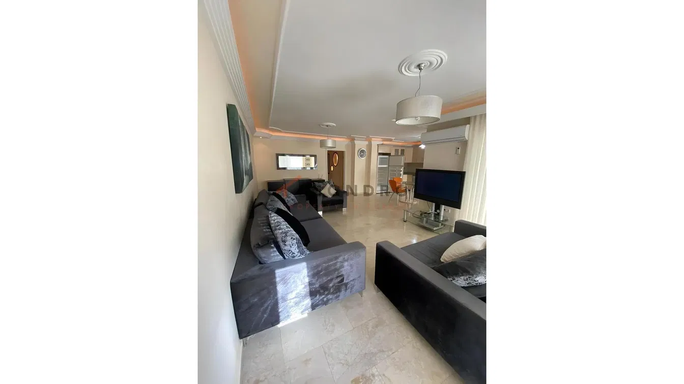 Wohnzimmer; fliesenboden, tageslicht