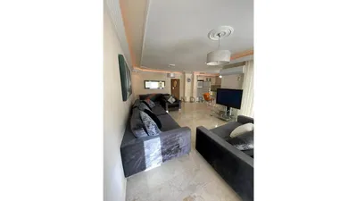 Wohnzimmer; fliesenboden, tageslicht