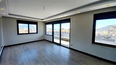 Дневна соба; поглед, дрвени под, природно светло