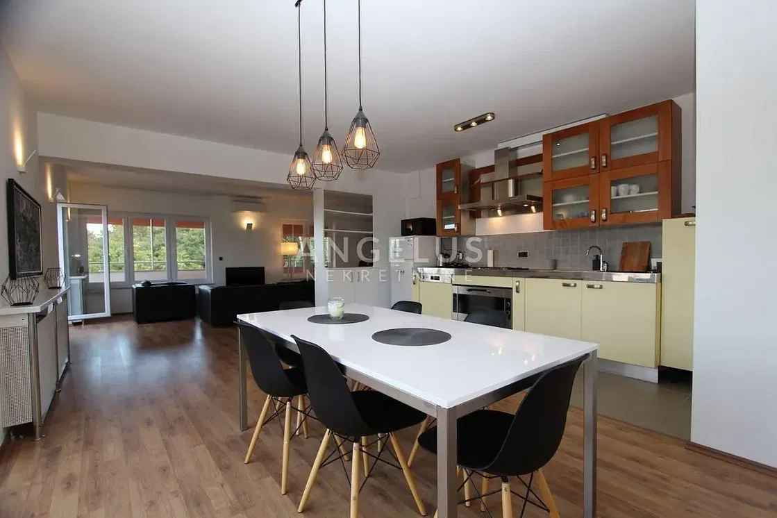 Küche; blick, holzboden, tageslicht