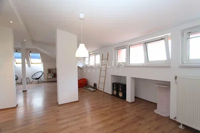 Wohnzimmer; tageslicht, holzboden