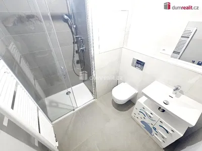 Bagno; pavimento in piastrelle, ristrutturato, luce naturale