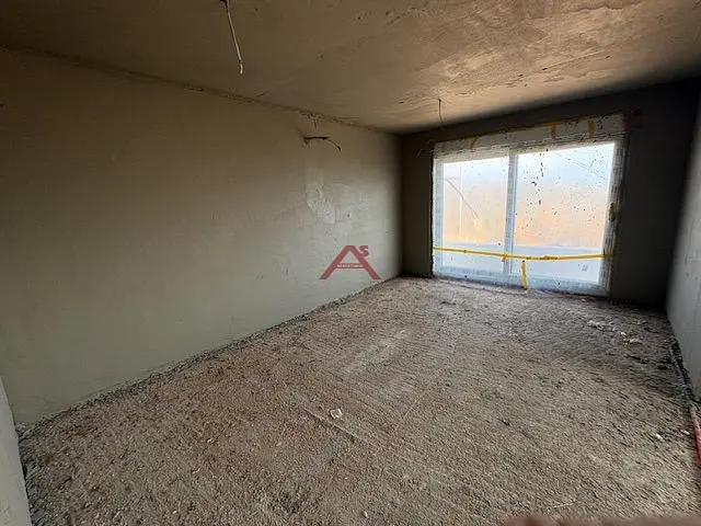 Ostalo; potrebna renovacija, prirodno svjetlo