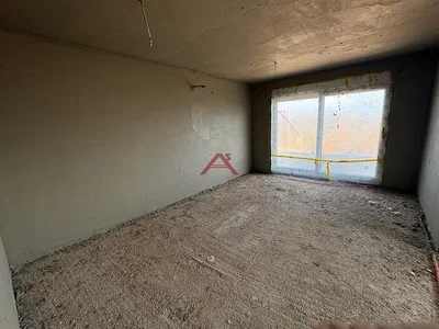 Ostalo; potrebna renovacija, prirodno svjetlo