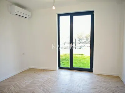 Dnevna soba; pogled, pločice, prirodno svjetlo, renoviran