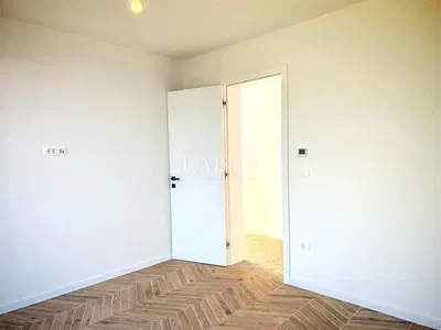 Spavaća soba; prirodno svjetlo, renoviran, pločice