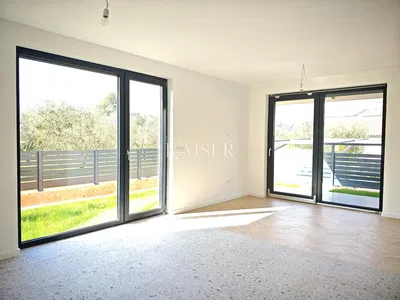 Дневна соба; поглед, природно светло, плочице