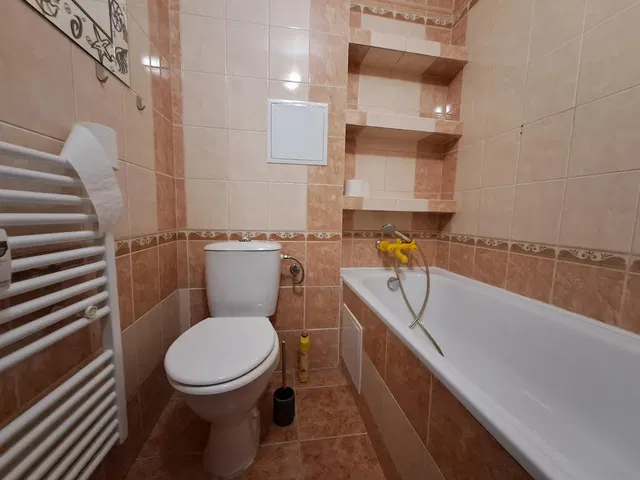 Baño; suelo de baldosas