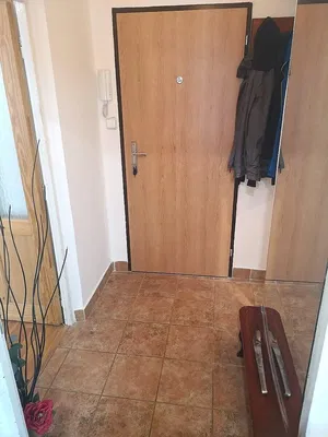 Garderobe; fliesenboden