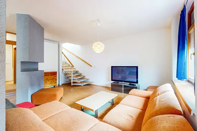Obývací pokoj; přirozené světlo, moderní styl