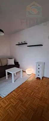 Wohnzimmer; holzboden, tageslicht