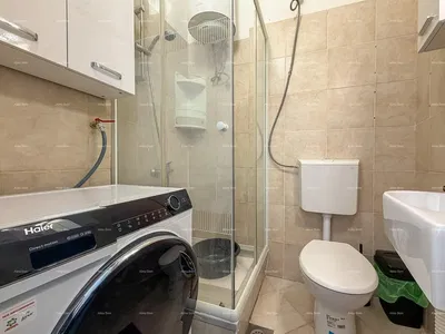 Toalet; pločice, bojler, renoviran, prirodno svjetlo, moderni stil