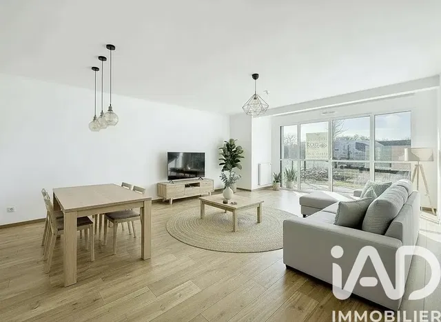 Living room; natural light, wood floor, modern style