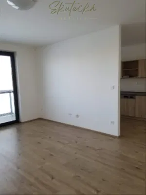 Salon; parquet, lumière naturelle, rénové