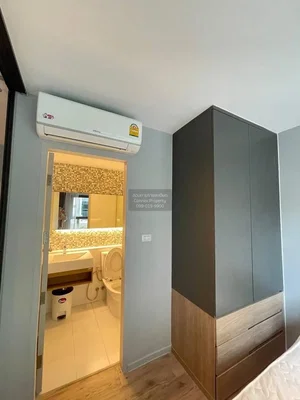 Badkamer; tegelvloer, gerenoveerd, natuurlijk licht, moderne stijl