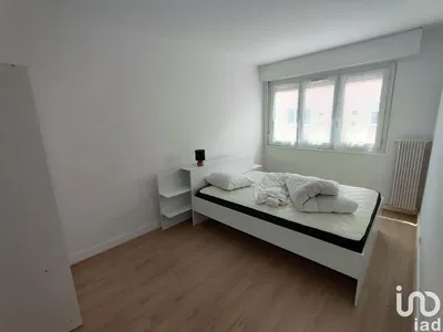 Schlafzimmer; tageslicht, holzboden