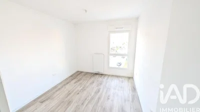 Chambre; lumière naturelle, parquet, rénové