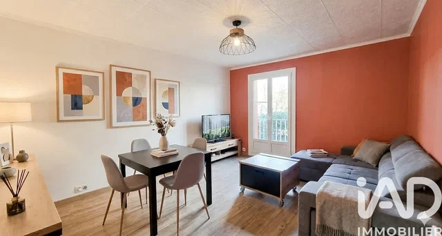 Obývací pokoj; moderní styl, přirozené světlo