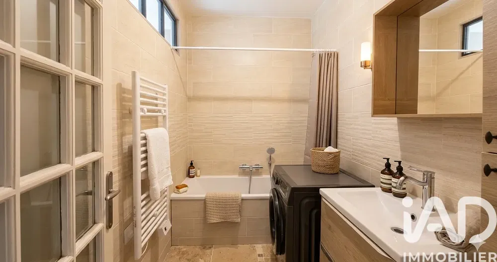 Koupelna; dlažba, přirozené světlo, po rekonstrukci