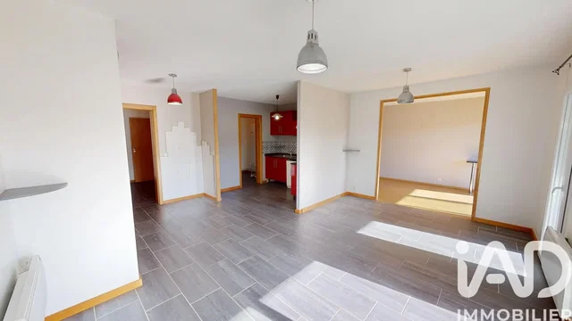 Sala de estar; chão de azulejo, luz natural