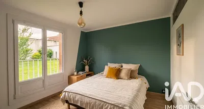 Ložnice; přirozené světlo, moderní styl