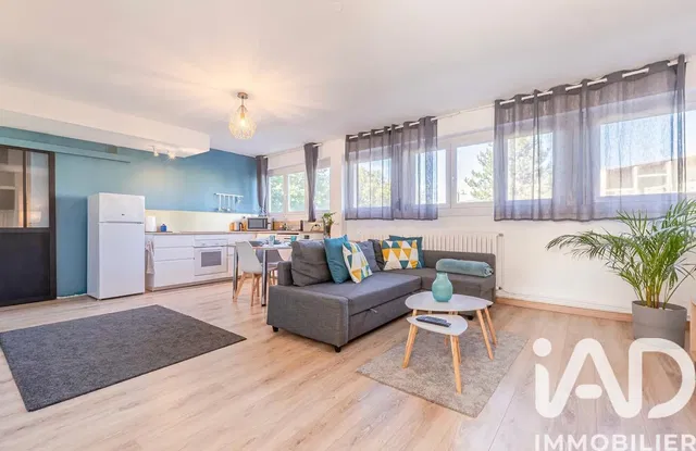 Obývací pokoj; výhled, přirozené světlo, moderní styl