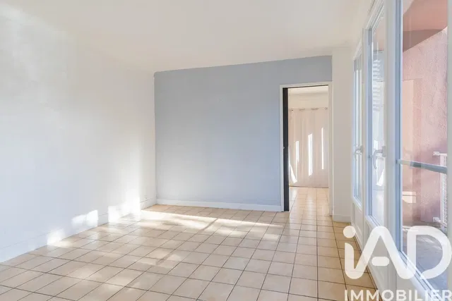 Ostatní; dlažba, přirozené světlo