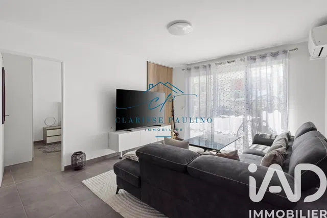 Σαλόνι; φυσικό φως, μοντέρνο στυλ, πλακάκια