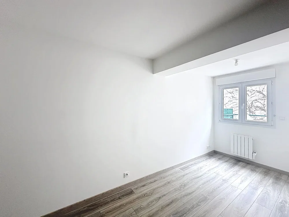 Spavaća soba; prirodno svjetlo, pločice
