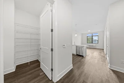 Garderoba; prirodno svjetlo, renoviran