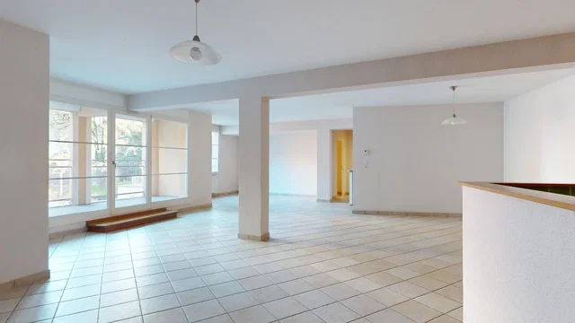 Obývací pokoj; dlažba, přirozené světlo